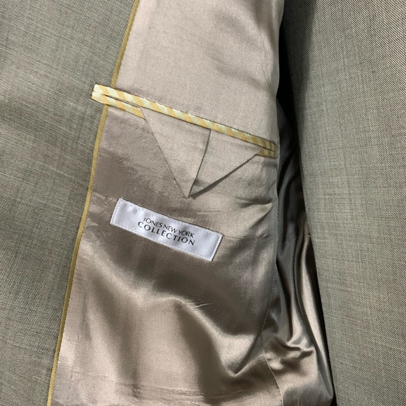 Men’s suit - Picture 2 of 3